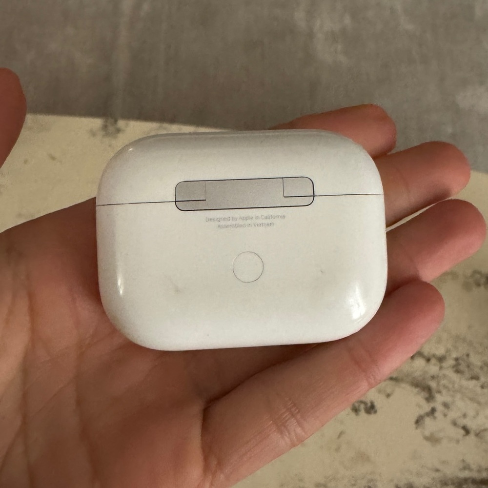Apple AirPods Pro CASE ONLY 🩷🤍🎶
